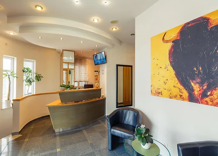 Hotel Altstadthotel Kneitinger, 3*