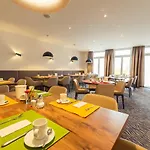 Altstadthotel Kneitinger, Otel