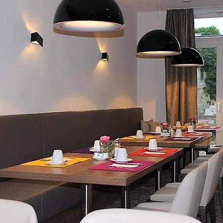 Altstadthotel Kneitinger, فندق آبنسبرغ