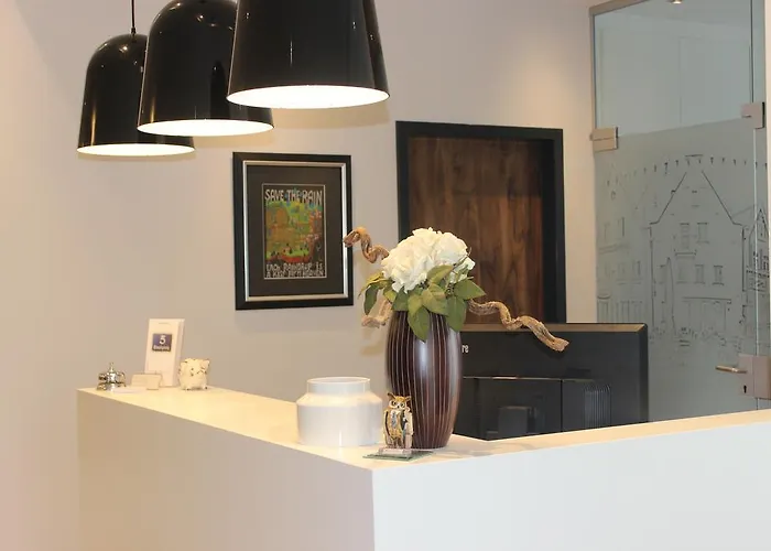Altstadthotel Kneitinger, 3* آبنسبرغ