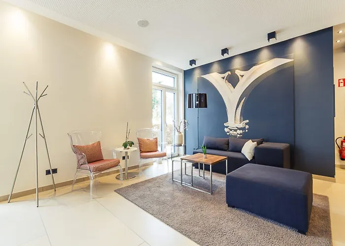 Altstadthotel Kneitinger, فندق 3*